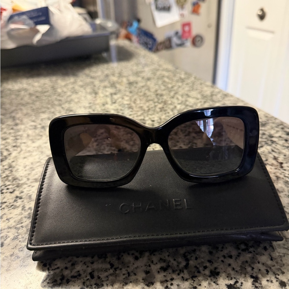 CHANEL Black and Cream Sunglasses - Picture 5 of 9